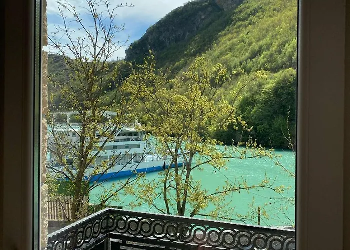 Raja Hotel Fierze
