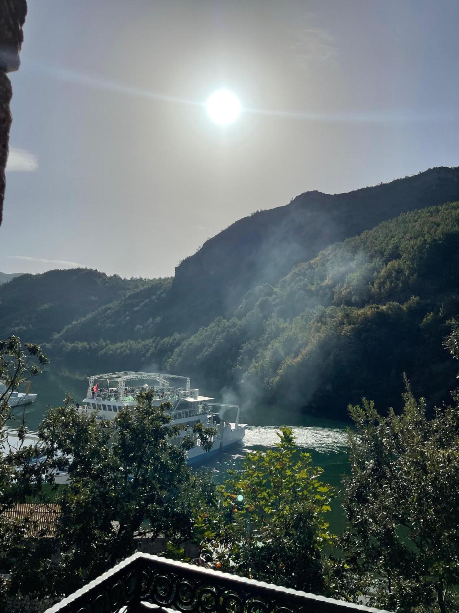 Hotel Raja Fierze